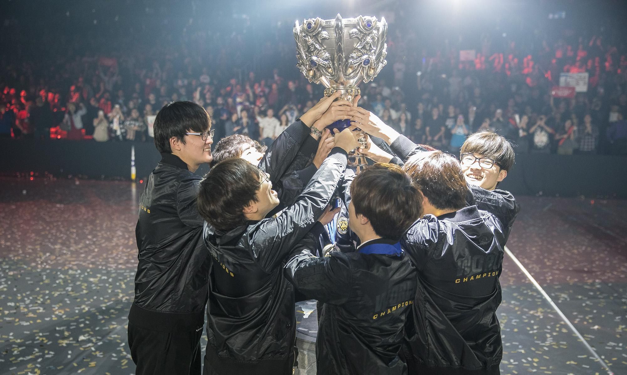 鸣沙山月牙泉敦煌飞天音乐会：现代科技与传统文化的音乐盛宴